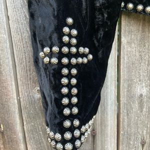 Black cropped jacket large, if you don’t like it cropped it can fit a small